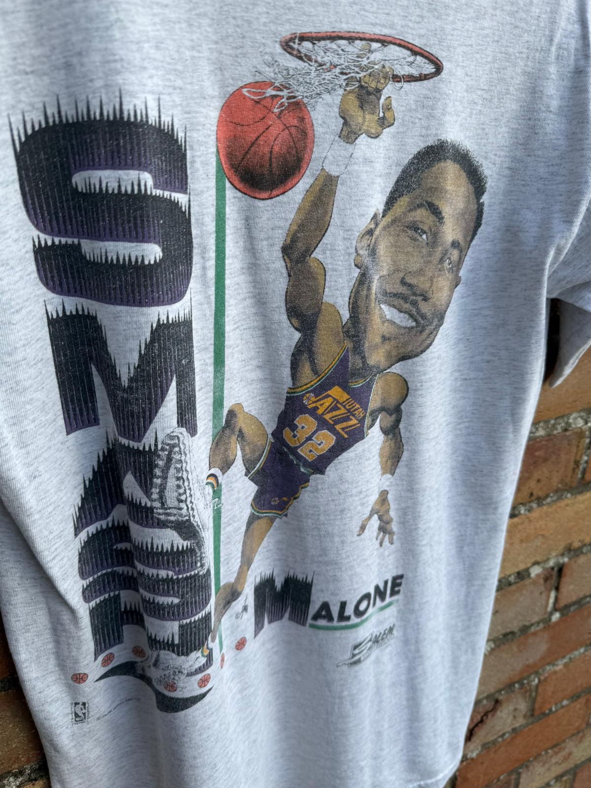 Gray t-shirt with caricature of Utah Jazz basketball player number 32 Malone dunking a basketball