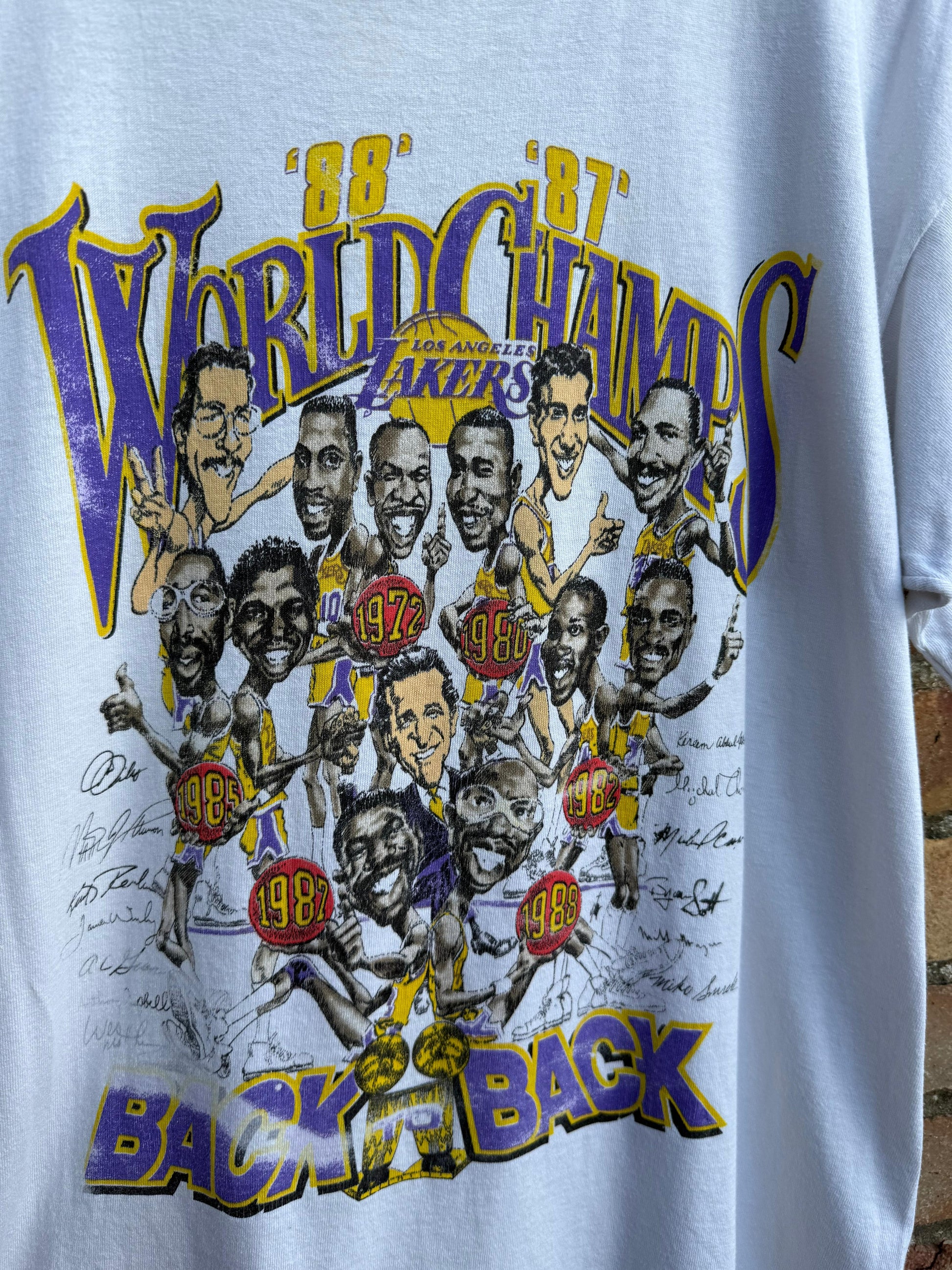 T-shirt with Lakers '88 World Champs' design featuring player caricatures and signatures.